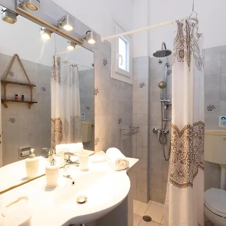 Irini Guest house *