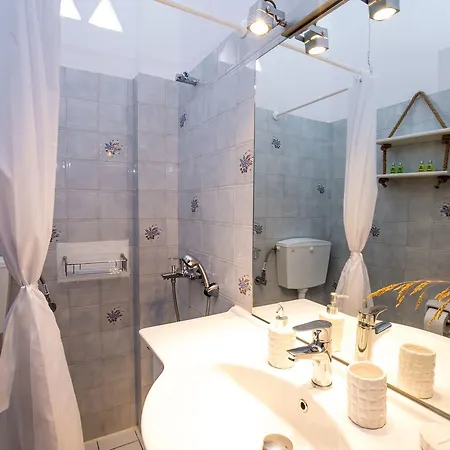 Irini Guest house *